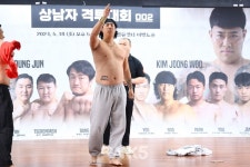 [포토] '레쟌드 킬러' 부배달, 계체량 통과후 자신감 넘치는 포즈