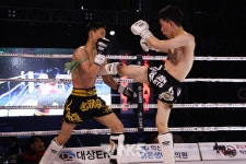 [현장 포토] 안정호(옥천팀천하) VS 이한규(진해정의회관)...MAXFC 퍼스트리그 33 대회 결과