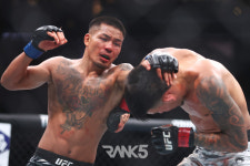 [UFC 포토] 조슈아 반, 3주 만에 출전해 랭킹 1위 강자에게 판정승