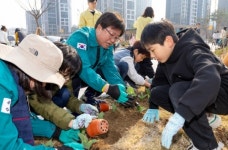 세종시교육청, 산울초등학교서 나무 심기 행사 열어