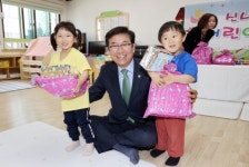 윤건영 충북교육감, 도교육청 아이사랑 어린이집 어린이날 행사 참여