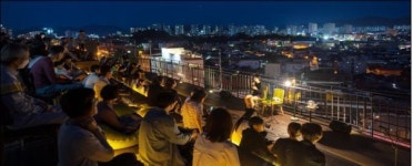 달빛 아래 도서관 루프탑에서 낭만공연을 만난다