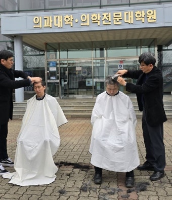 '전공의 징계' 등 정부 강경 일변도에 의대 교수 사직 이어 삭발까지