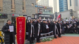 [이로운넷현장] 삼가 故 당사의 명복을 비비빅 국민의힘 장례식 개최한 청년들