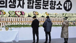 [이로운넷현장] 2024년 마지막 날 제주항공 희생자 무안 합동분향소 찾은 시민들