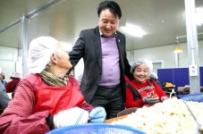 충북도 일하는 밥퍼 작업장에서 70대 여성 사망, 안전관리 허점 드러나