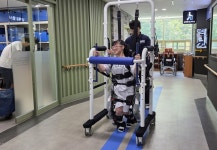AI 보행로봇과 함께한 감동의 시구…대구성보학교 김예원 학생, 꿈을 현실로