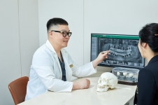 치과 공포증 해결사, 의식하진정요법으로 편안한 임플란트 시술 가능