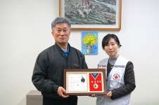 희망나눔 실천으로 적십자 명예장 수상한 창조산업(주)