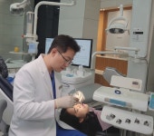 [이로운 인물] 20년 한길, 포항의 미소를 지키다...김경탁 새론치과 대표원장