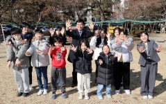윤건영 충북교육감, 청주 지역아동센터 찾아 현장 점검