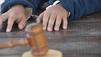미국: 6세 아이 수갑 채운 뒤 체포한 미국 경찰 논란
