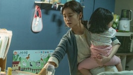 82년생 김지영 오늘 개봉...책 출간에서부터 영화 개봉까지 계속된 논란