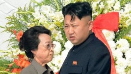 북한, 백마 탄 김정은·김경희 공개… 극적 효과 노린 연출