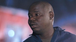 호루라기와 가죽채찍을 들고 나선 남아공의 시민 순찰대