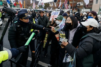 윤석열 대통령 관저 주변 철조망 설치...체포영장 재집행 임박
