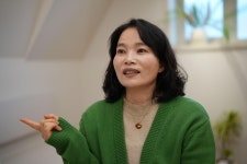 올해 여성영화인 수상한 윤가은 감독이 말하는 세계의 주인