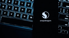 AI 장착한 스마트폰…스마트폰 업계도 AI 칩 활용 전쟁