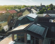 중국산 공세에 밀려 유럽 최대 태양광 패널 공장 폐쇄