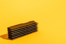 IDC 데이터센터 증가에 따른 메모리 부족으로 스마트폰·PC 가격 6~8%대 급등