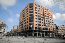 A Night of Rockets and Airstrikes, and a Morning of Fear