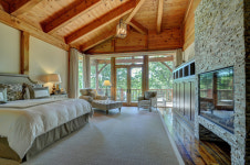 House Hunting in Canada: A Lakeside Super-Cottage in the Muskoka District