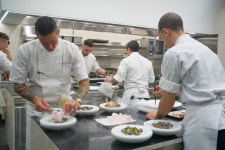 How Would the Restaurant in ‘The Bear’ Work in Real Life?