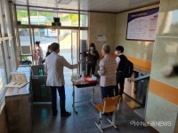코로나 후 개학 첫날 새벽부터 제자들의 등굣길 맞이 분주