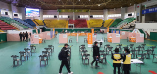 여수 코로나19 백신 접종 시작…첫날 접종 현장