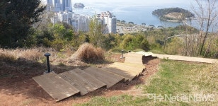 변해버린 예울마루 뒷산 오솔길... 편리함인가?  자연스러움 인가?