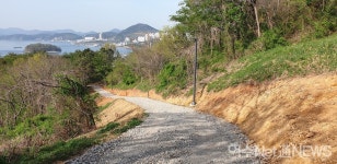 변해버린 예울마루 뒷산 오솔길... 편리함인가?  자연스러움 인가?