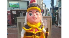 여수진남상가, 칼찬 이순신 장군 조형물 새단장