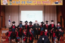 졸업생 전체가 장학금을 받은 율촌초등학교
