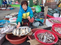 여기서 벌어먹기 때문에...하고 싶은 말 다 못 하지요