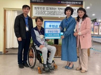 색소폰 연주자가 전달한 음악선물