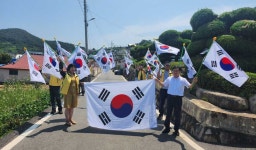 화정면 주민, 광복절 기념 태극기 달기 운동 전개