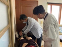 시전동 흥국상가 상인회, 경로당 어르신 한방 의료봉사