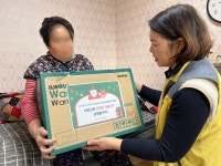 동여수노인복지관분관, 소외계층 어르신에게 김장 및 방한용품 지원