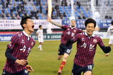 당당한 공격 축구로…수원 FC, 5년만에 K리그1 승격