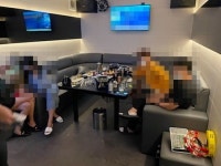 도우미들이 나온다… 집합금지 무시한 노래주점 적발