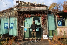 남녀노소 함께하는 무국적 동네 식당