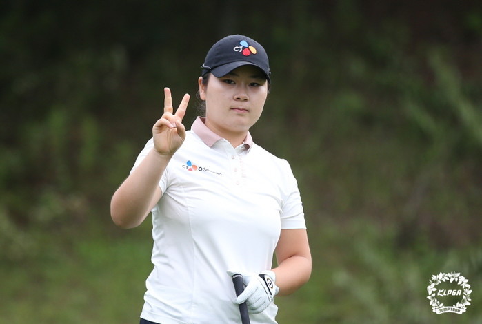홍정민 선수, KLPGA 72홀 최소타 기록하며 열정적인 우승 달성