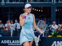 [WTA] 슈비온텍, 벤치치 꺾고 애들레이드 인터내셔널 정상 통산 2승