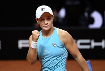 [WTA] 바티, 사발렌카 꺾고 포르셰 그랑프리 테니스 정상 '시즌 3승'