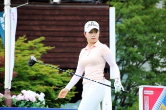 [KLPGA] '추천 선수' 엄규원, 첫 출전 정규 투어 대회 첫 날 '깜짝' 톱10