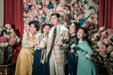[넷플릭스] 경성크리처 1945년 경성, 화려한 거리를 지나 비밀 감춘 곳까지 담아낸 스틸