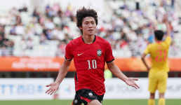 '배준호 역전 결승골' 한국 축구, 중국 꺾고 결승행…아시안게임 4연패 '성큼'