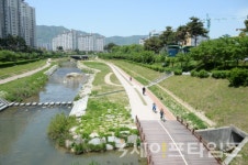 부산 좌광천 자전거로 코로나19 극복 인기 짱
