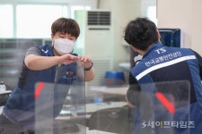 교통안전공단, 김천부곡사회복지관에 비말차단 칸막이 설치