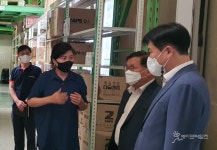 식약처 김진석 차장, 의약외품 외용소독제 제조업체 팜클 방문